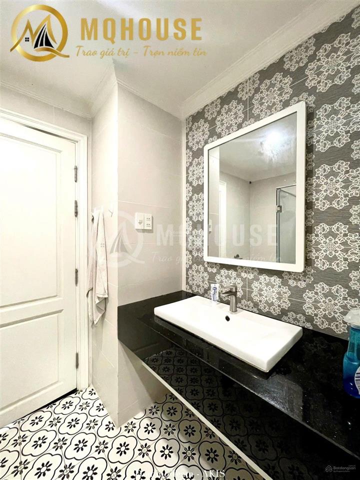 Căn hộ mới trống lại ngay tại trần não, nhiều ánh sáng tự nhiên, dễ di chuyển sang các quận center