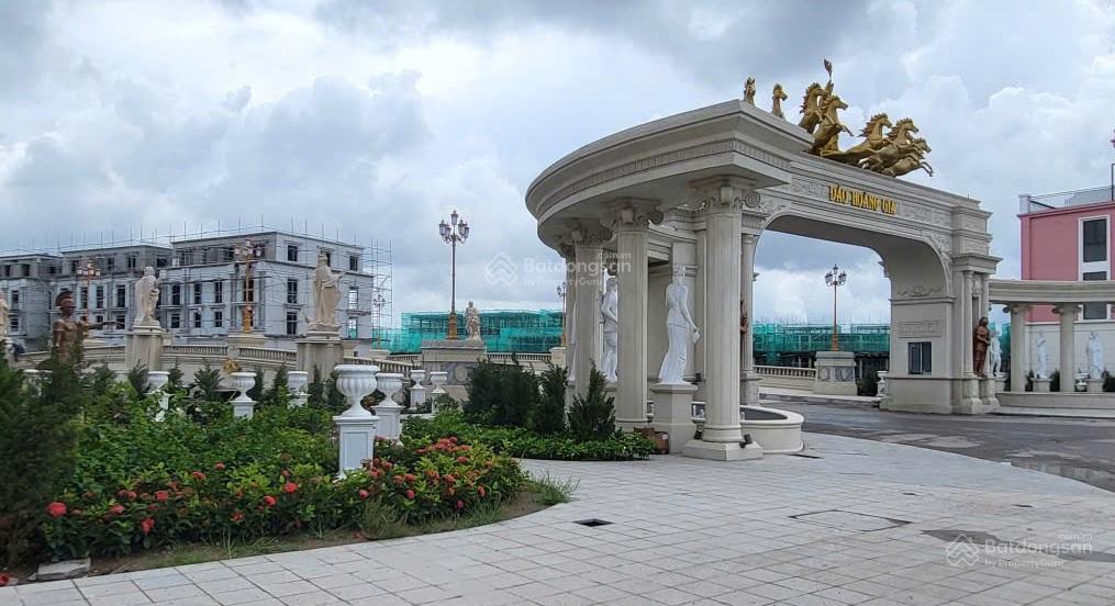 Chính chủ bán biệt thự 180 m2 vin vũ yên  hg1115  phân khu hoàng gia  vị trí đẹp  15,9 tỷ