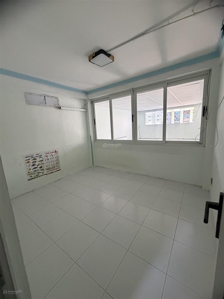 Cần bán nhà hẻm xe hơi f8, q11