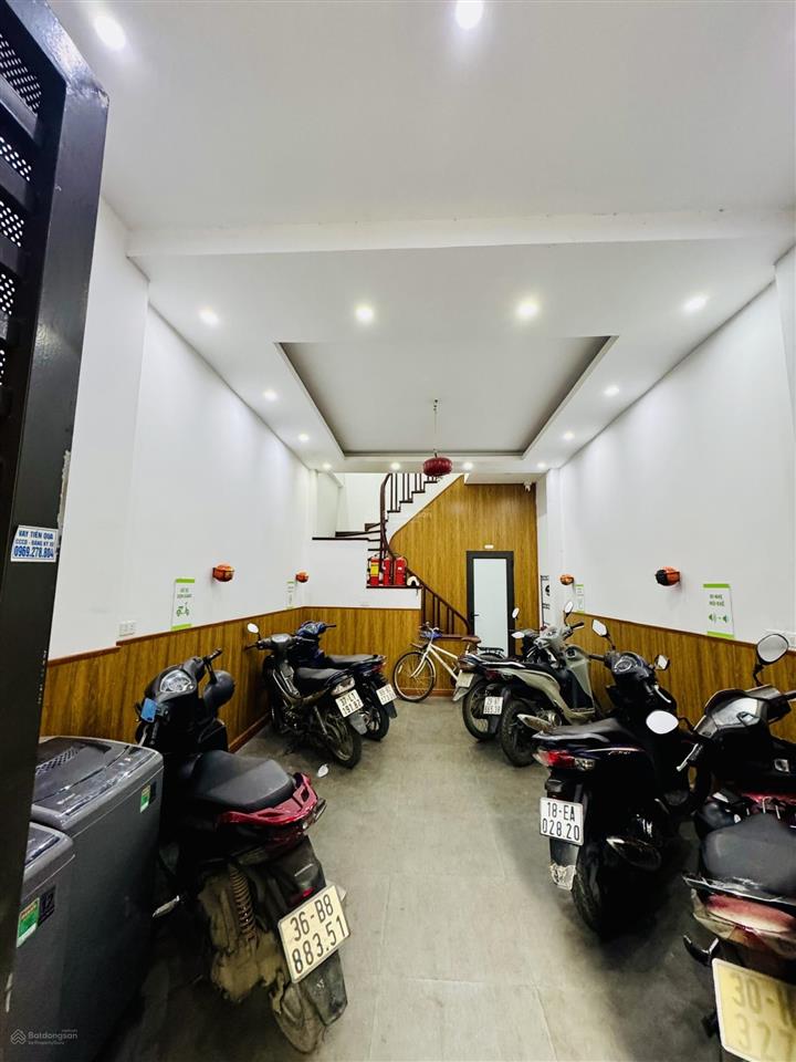 Trần thái tông 54m2 5t  50m ra đường oto