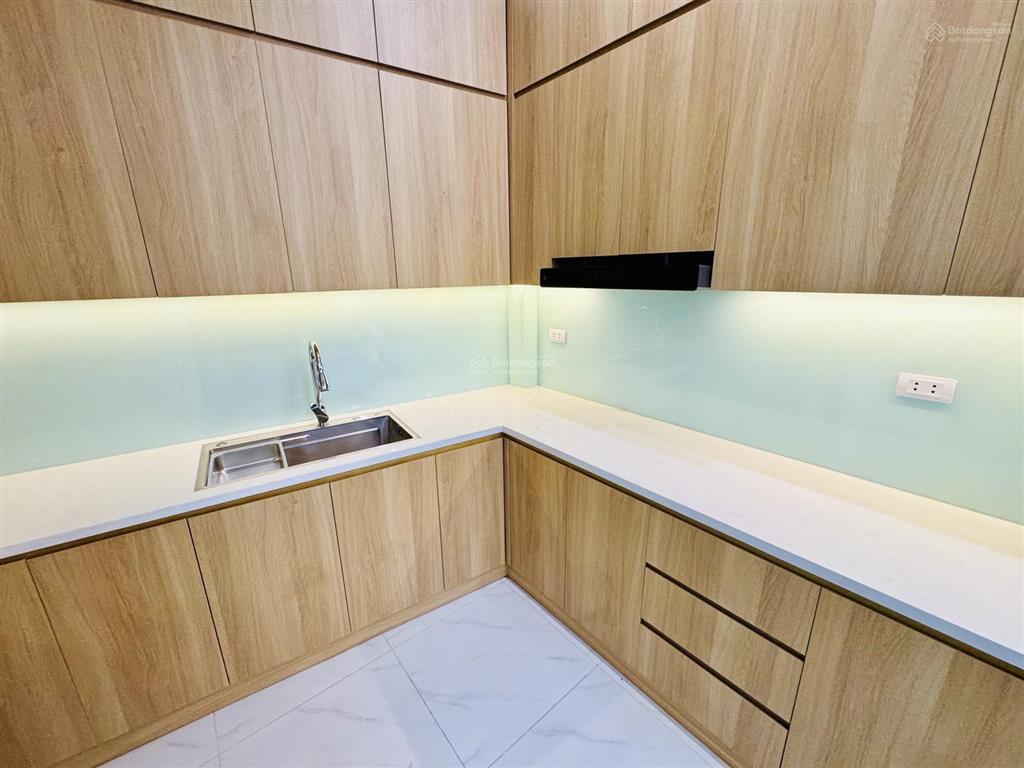 Nguyễn khánh toàn 40m 6t  10m ra đường ô tô