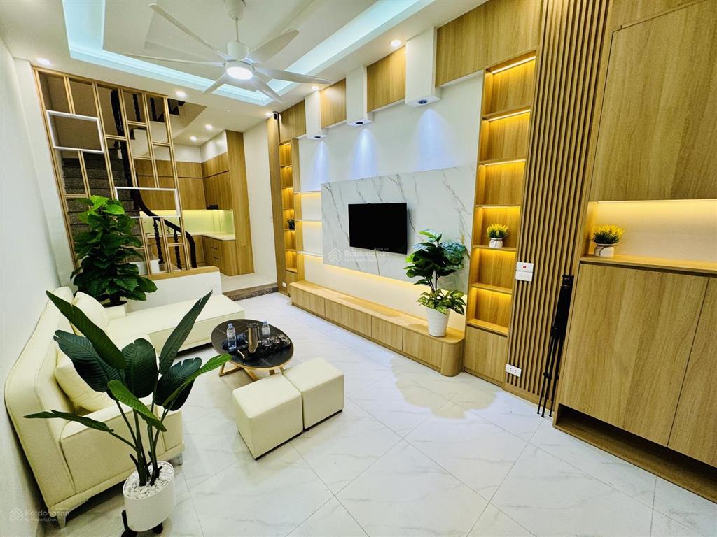 Nguyễn khánh toàn 40m 6t  10m ra đường ô tô