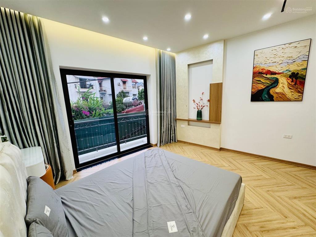 Hoa bằng 33m 6t thang máy  10m ra mặt phố