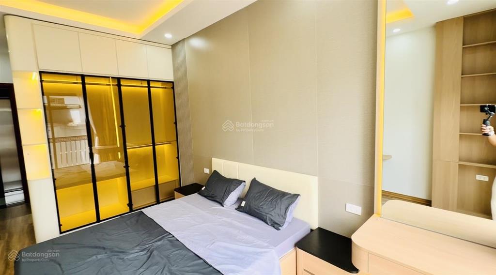 Trung kính 33m 6t thang máy  18m ra mặt phố
