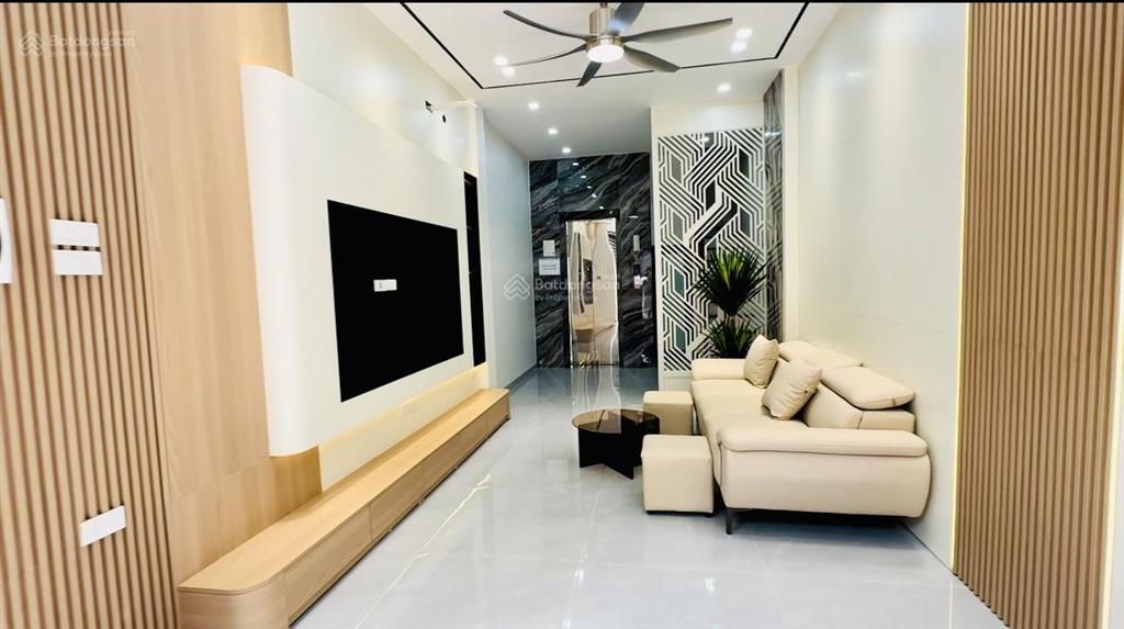 Trung kính 33m 6t thang máy  18m ra mặt phố