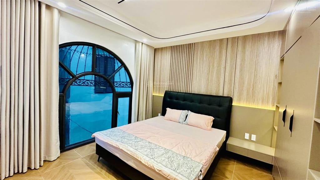 Nguyễn khang 33m 6t oto đỗ cửa  5m ra mặt phố