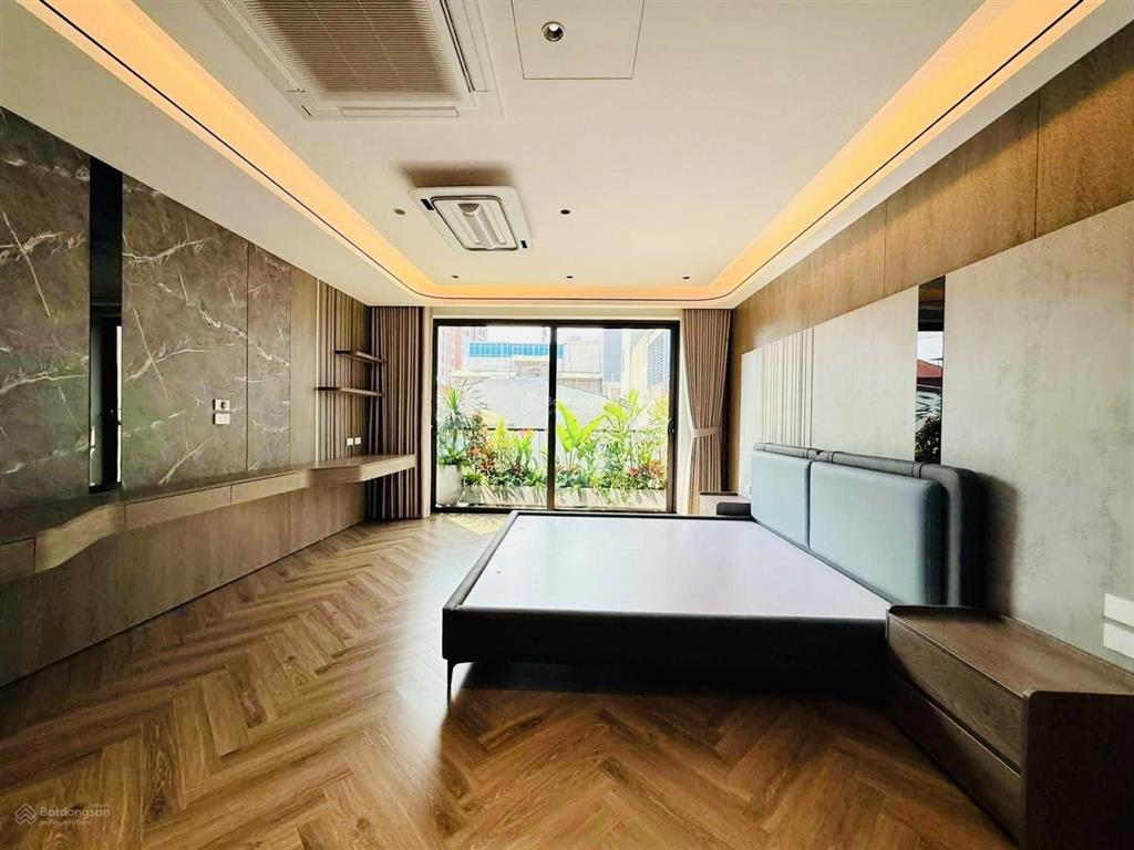 Hoàng quốc việt 57m 7t lô góc  gara 2,3 ô tô