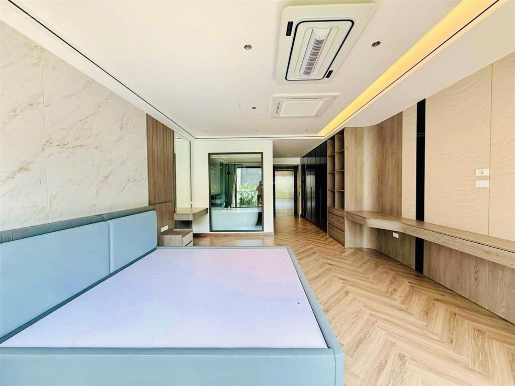 Hoàng quốc việt 57m 7t lô góc  gara 2,3 ô tô