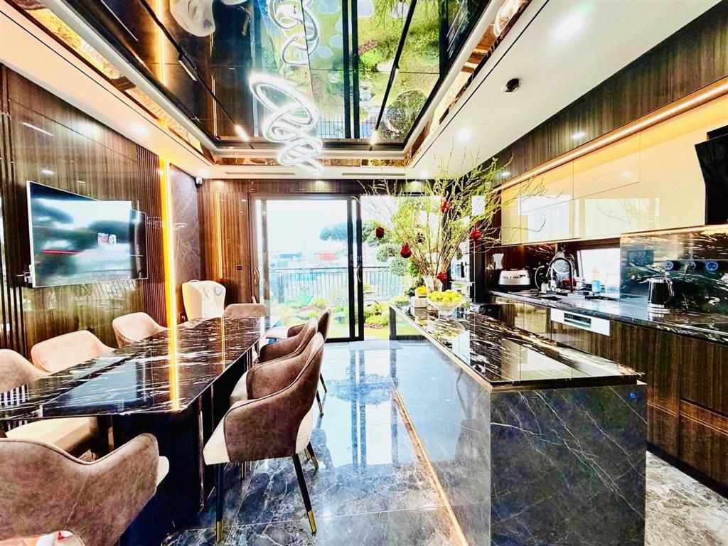 Nguyễn khang 50m 7t  22m ra mặt phố