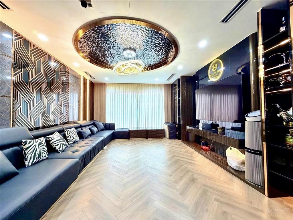Nguyễn khang 50m 7t  22m ra mặt phố