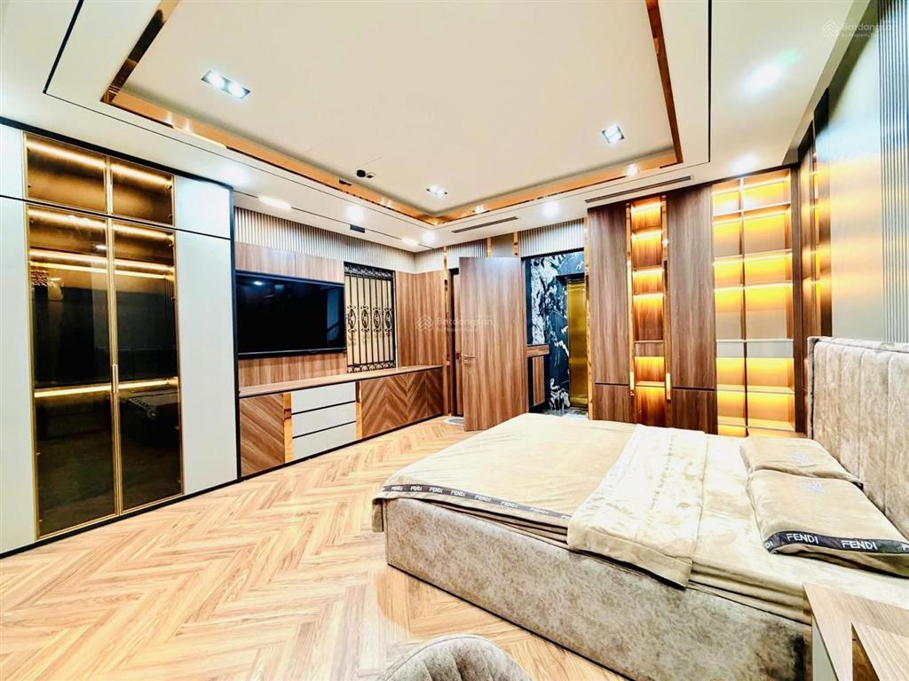 Nguyễn khang 50m 7t  22m ra mặt phố