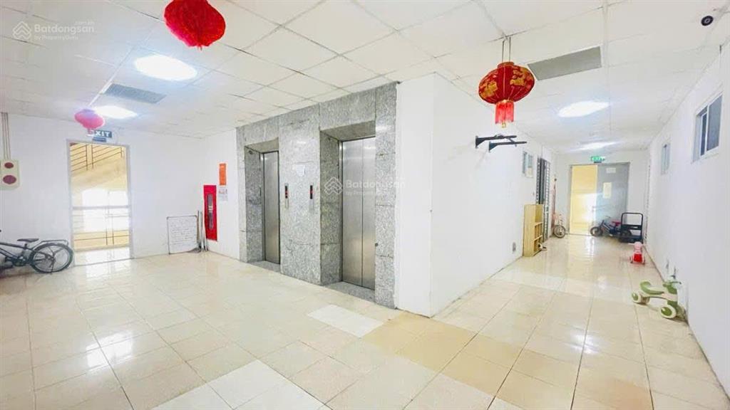 Bán chung cư x2 ngõ 214 nguyễn xiển.65m2.tầng trung.2pn.2 wc. 1 khách.1 bếp.nội thất cb. giá 4tỷ95