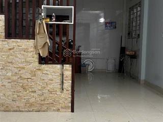 Cho thuê nhà kim giangcầu bươungay cạnh ngõ 908 kim giang.40m2.ô tô đỗ cửa.4pn.3 wc.giá 9tr/tháng