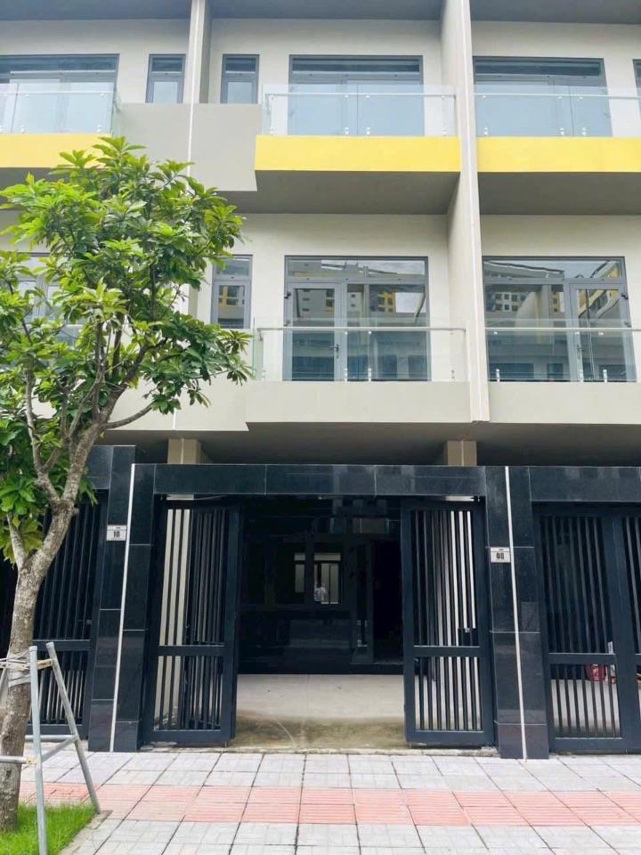 Chỉ cần trả trước 700tr sở hữu ngay nhà phố mặt tiền tại TP HCM