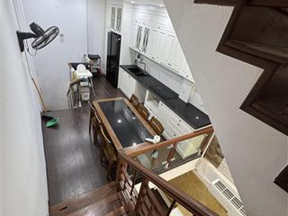 Cho thuê nhà đất 4 tầng , ô tô đỗ cửa tận cửa, gần chợ, công viên, sân chơi rộng.