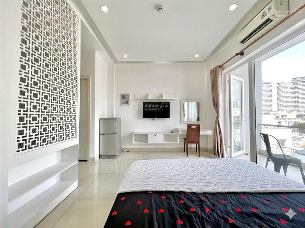 Cho thuê căn hộ ban công lớn đường phan văn trị gần hướng ra cầu bông q1, ngã tư hàng xanh