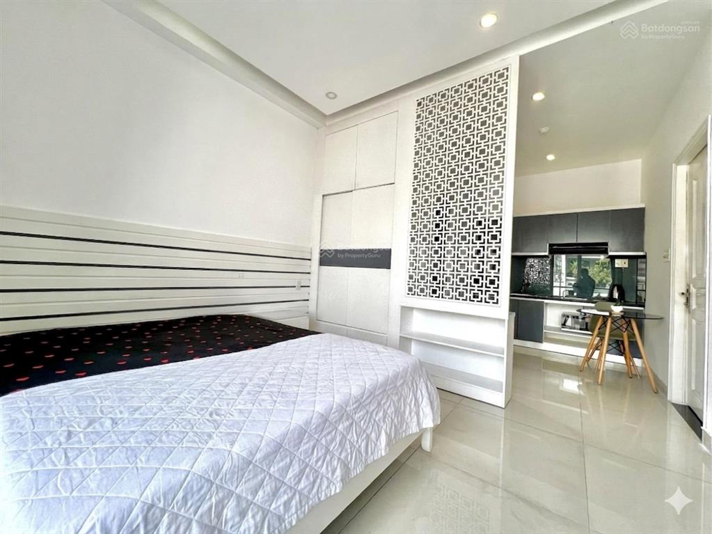 Cho thuê căn hộ ban công lớn đường phan văn trị gần hướng ra cầu bông q1, ngã tư hàng xanh