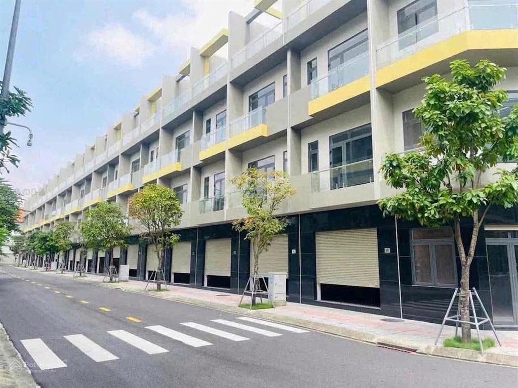 Nhà 1 trệt 3 lầu xây kiên cố, dtxd 222m2 cạnh làng đhqg tp.hcm