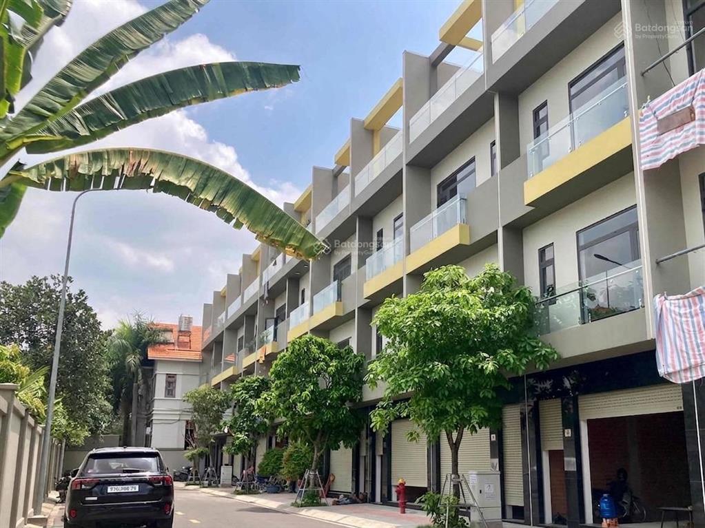 Nhà 1 trệt 3 lầu xây kiên cố, dtxd 222m2 cạnh làng đhqg tp.hcm