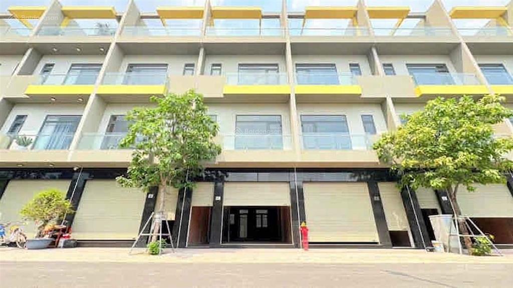 Nhà 1 trệt 3 lầu xây kiên cố, dtxd 222m2 cạnh làng đhqg tp.hcm