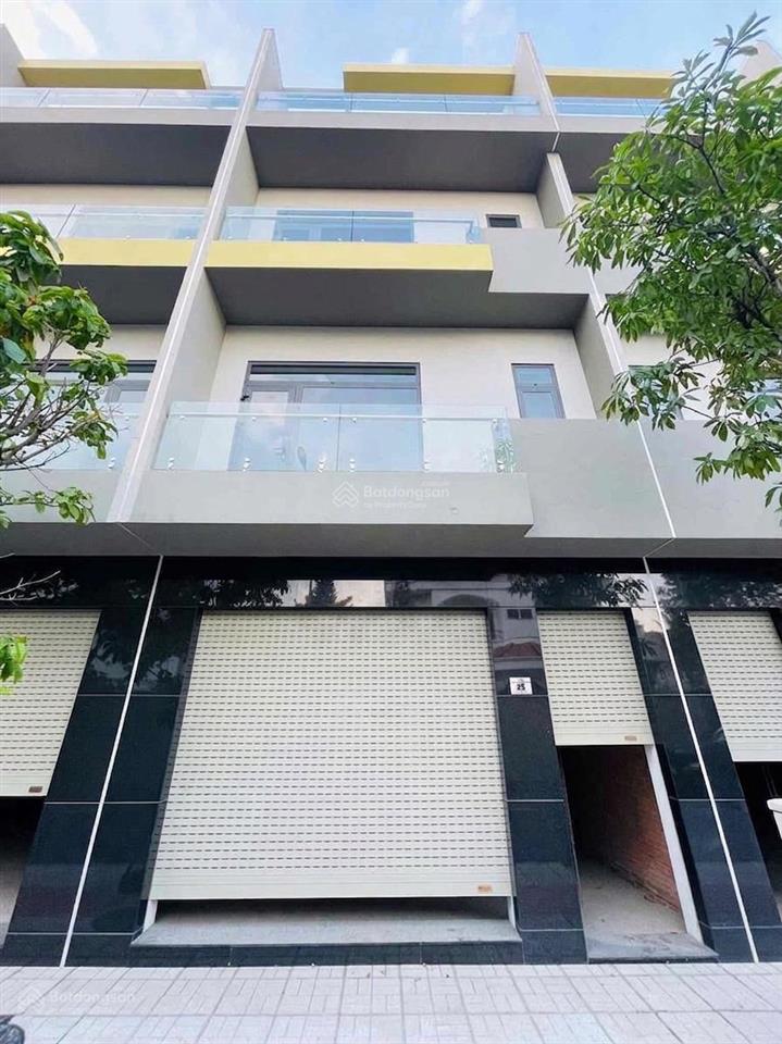 Nhà 1 trệt 3 lầu xây kiên cố, dtxd 222m2 cạnh làng đhqg tp.hcm
