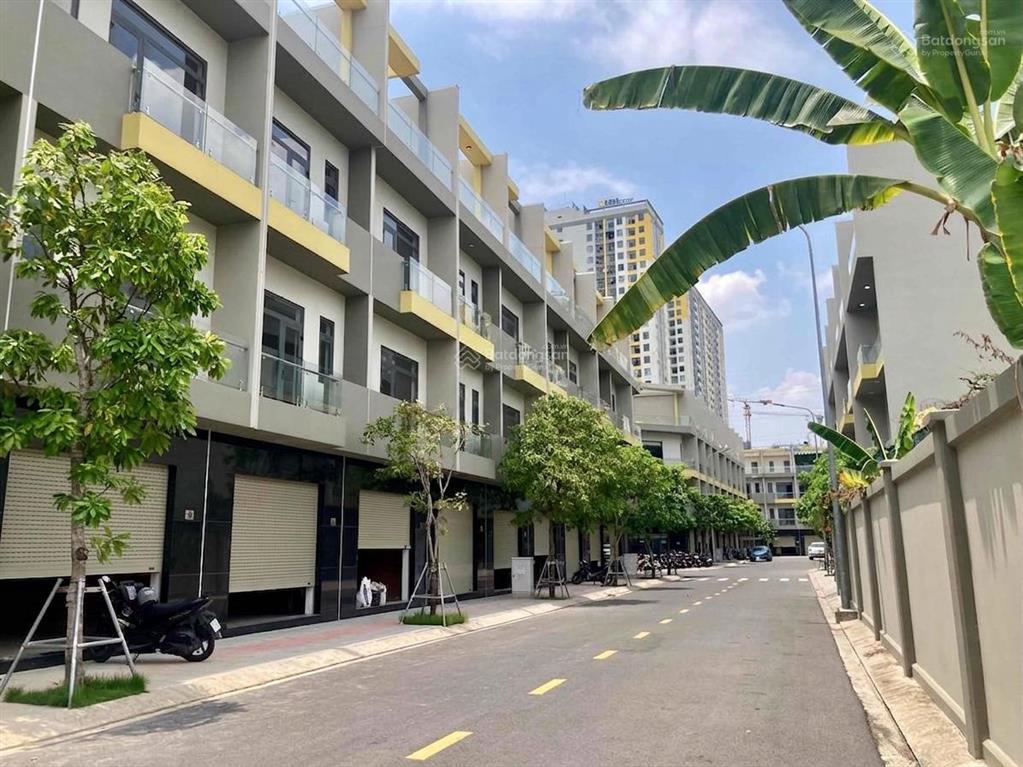Nhà 1 trệt 3 lầu xây kiên cố, dtxd 222m2 cạnh làng đhqg tp.hcm