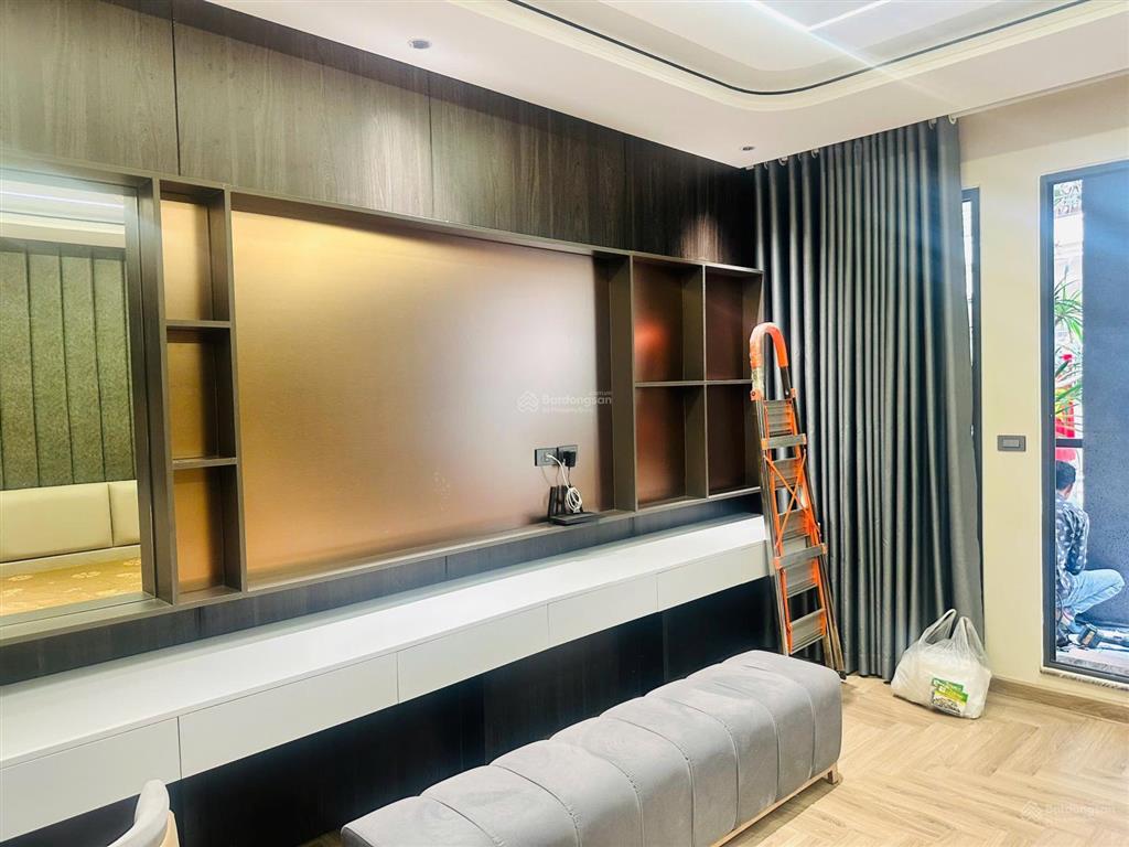 Cho thuê phòng ngủ tầng 3 full nội thất  ngõ 163 nguyễn văn cừ, bồ đề, hn