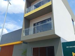 700tr sỡ hữu nhà 1 trệt 2 lầu gần TT hành chính Tân Uyên