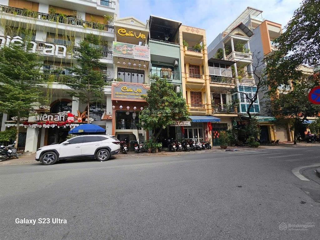 Có 1 0 2 mặt phố phân lô trần quang diệu sát quận ủy đđ, 200m ra hồ hoàng cầu, 50m2*5t*37 tỷ