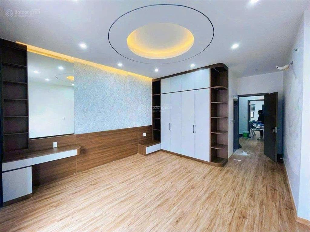 Có 1 0 2 mặt phố phân lô trần quang diệu sát quận ủy đđ, 200m ra hồ hoàng cầu, 50m2*5t*37 tỷ