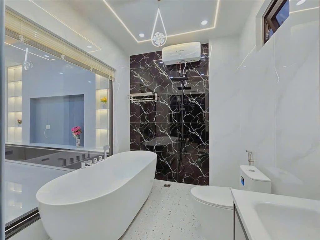 HIẾM VÔ CÙNG– LONG BIÊN -CẠNH AEON MALL
43M2 X 6 TẦNG - THANG MÁY – FULL NỘI THẤT CAO