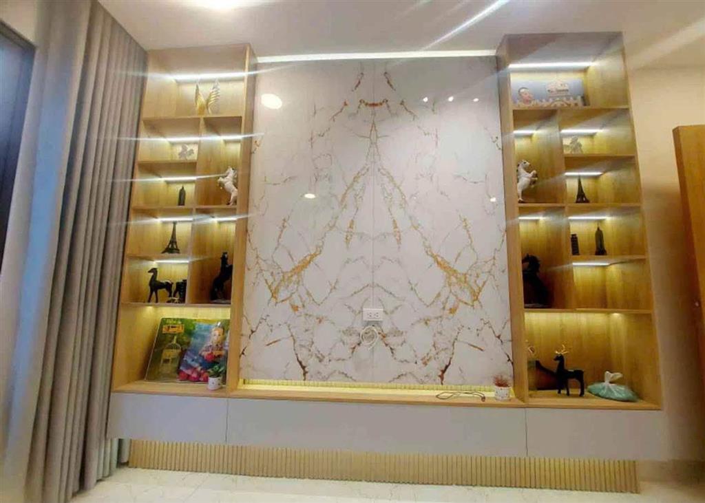 BÁN NHÀ PHÚC ĐỒNG LONG BIÊN – GARA Ô TÔ – THANG MÁY – FULL NỘI THẤT 
. Vị trí đẹp tại
