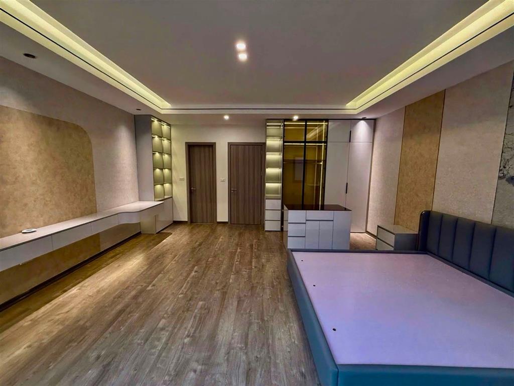 BÁN NHÀ CỔ LINH - THẠCH BÀN – THANG MÁY – GARA 2 Ô TÔ – FULL NỘI THẤT – 7 TẦNG 
Vị trí