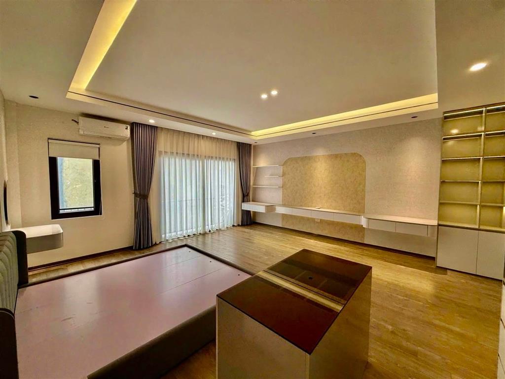 BÁN NHÀ CỔ LINH - THẠCH BÀN – THANG MÁY – GARA 2 Ô TÔ – FULL NỘI THẤT – 7 TẦNG 
Vị trí