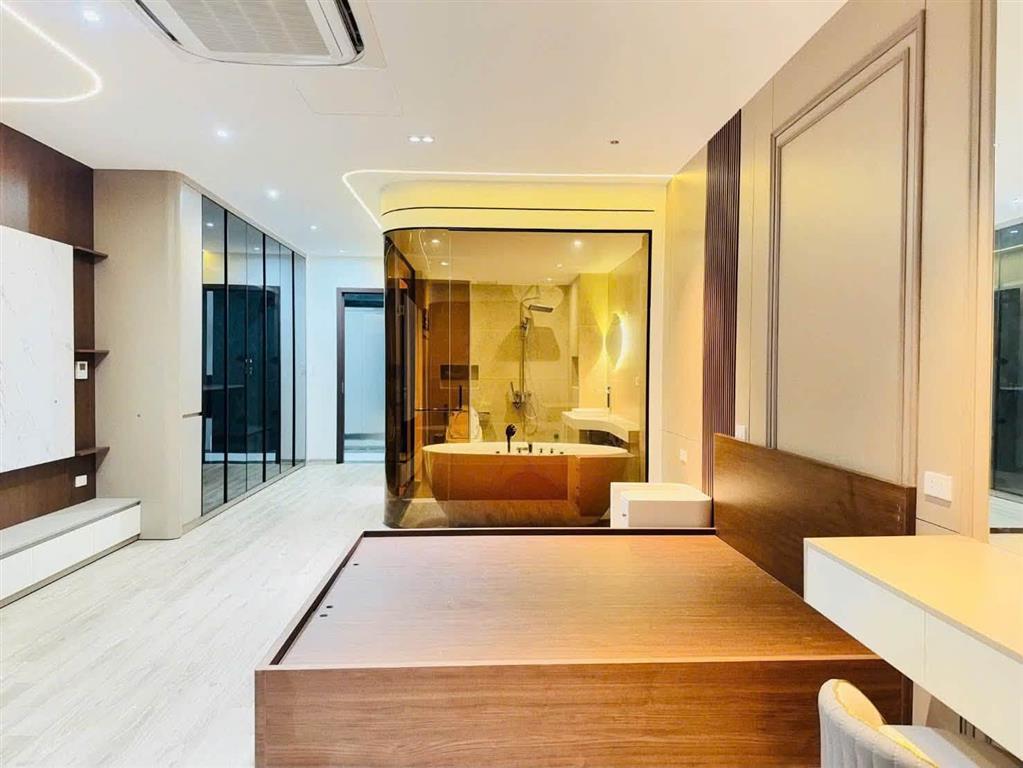 BÁN NHÀ TRUNG TÂM THẠCH BÀN – CỔ LINH  92M² × 6 TẦNG  GARA Ô TÔ  THANG MÁY