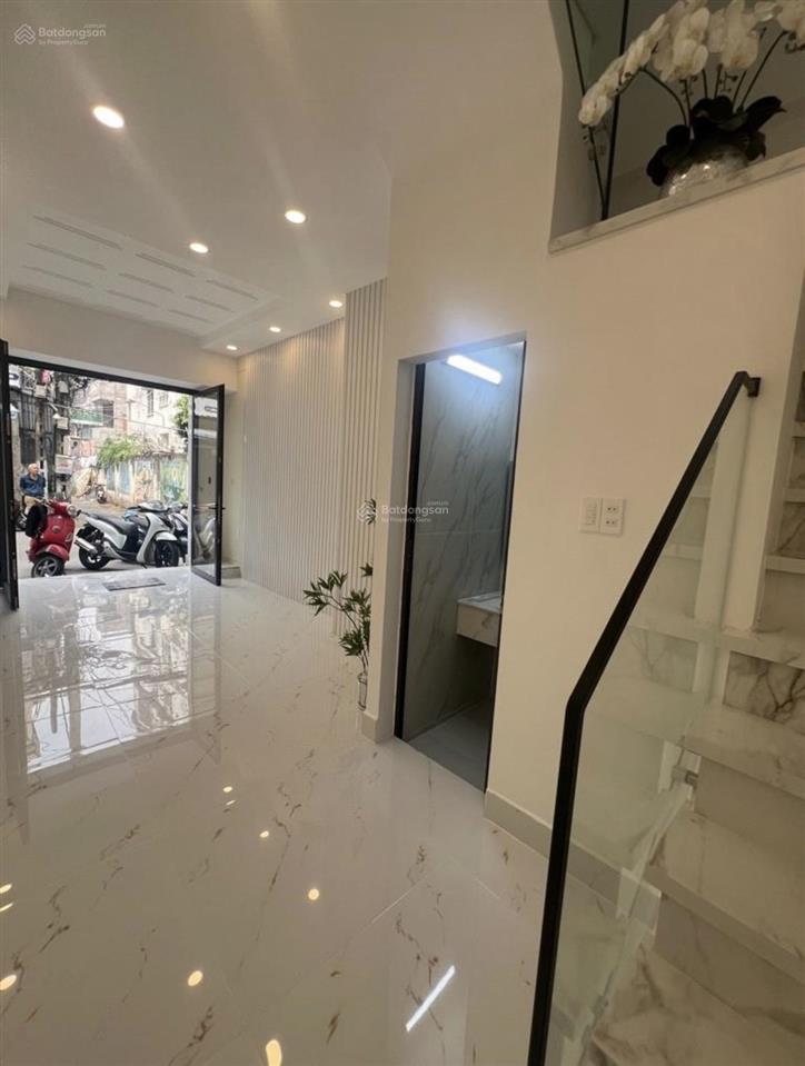 Nhà mới đẹp  hẻm ô tô thông 8m  cách mạng tháng 8  tiện kinh doanh