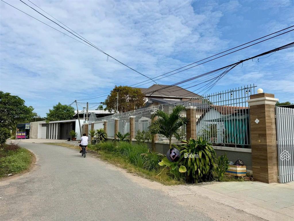Cần bán đất 336m2 giá 900tr gần sát cổng chào tây ninh cách tầm 800m chỉ 5 phút đi xe, có sổ riêng