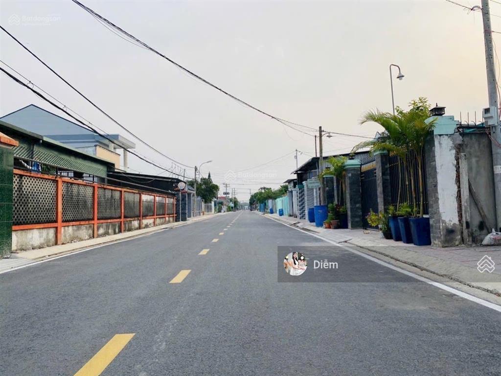 Tôi cần bán gấp lô đất 143m2 giá 990tr mặt tiền suối lội xã tân thông hội củ chi. có sổ hồng riêng