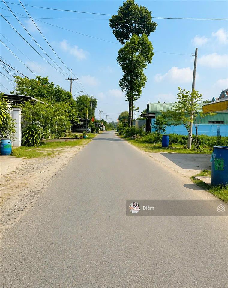 800tr bán nhanh lô 178m2 đất nằm đường lớn đt 787 cách trung tâm trảng bàng 500m, có sổ riêng