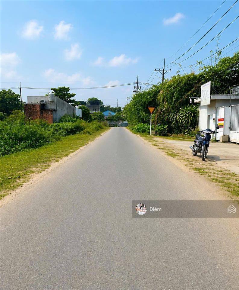 800tr bán nhanh lô 178m2 đất nằm đường lớn đt 787 cách trung tâm trảng bàng 500m, có sổ riêng