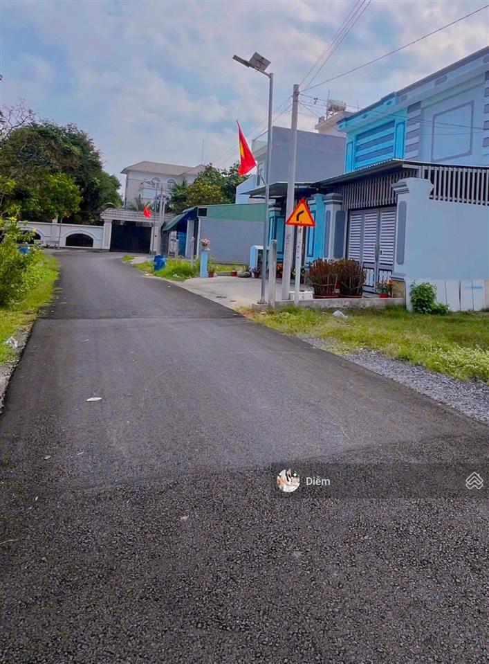 Chủ kẹt tiền cần bán 200m2 đất giá 800tr, đ. bàu mây gần chợ suối sâu cách 5 phút đi xe, sổ riêng