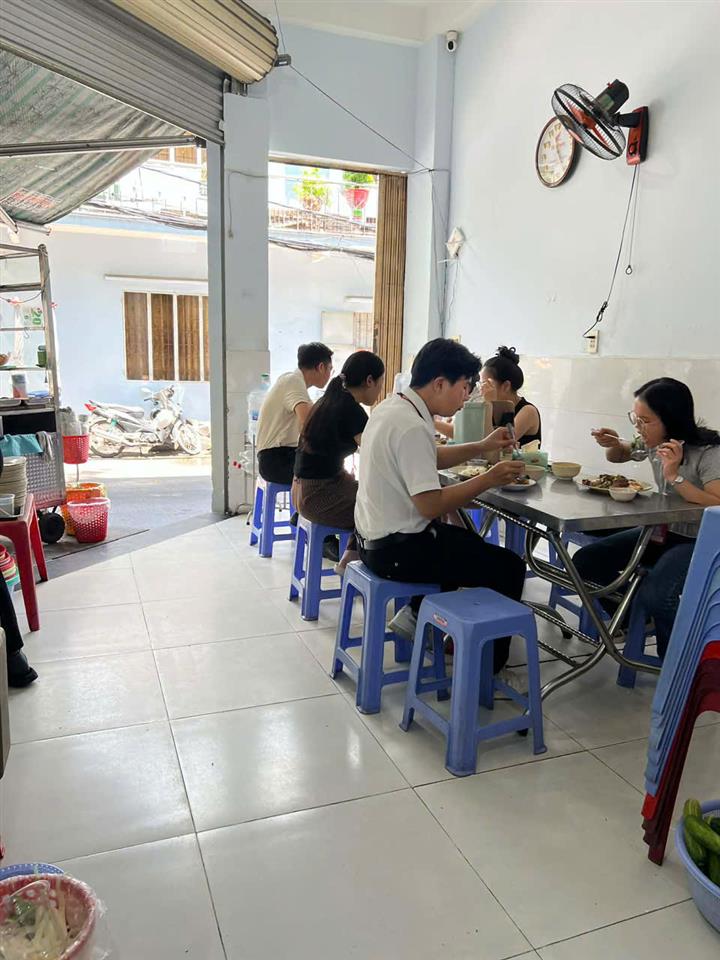 ►  SANG GẤP QUÁN CƠM TRƯA VĂN PHÒNG – ĐANG KINH DOANH TỐT – GÒ VẤP