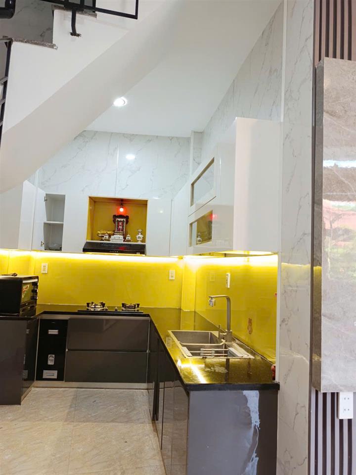 BÁN NHÀ 2 TẦNG + SÂN THƯỢNG – TRUNG TÂM TP. HUẾ