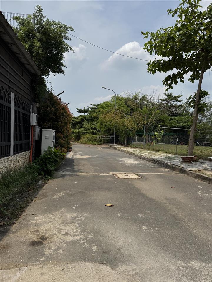 Cho thuê biệt thự 450m2, 5pn, 3wc, tại số 10, đường 14a, kdc t30, giá tốt chỉ với 23 triệu vnd