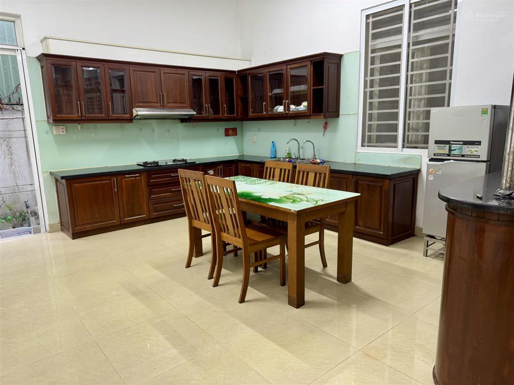 Cho thuê biệt thự 450m2, 5pn, 3wc, tại số 10, đường 14a, kdc t30, giá tốt chỉ với 23 triệu vnd