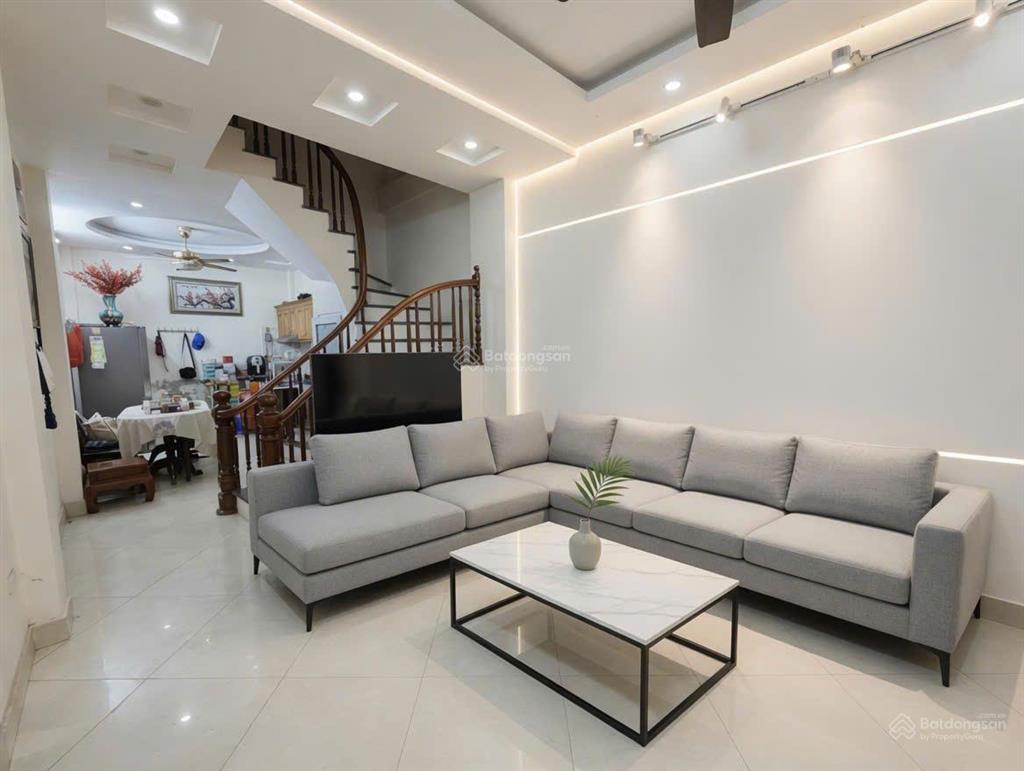 Bán nhà đường minh khai50m26 tầngô tô đỗnhà đẹp ở ngaytặng nội thất298t/m2