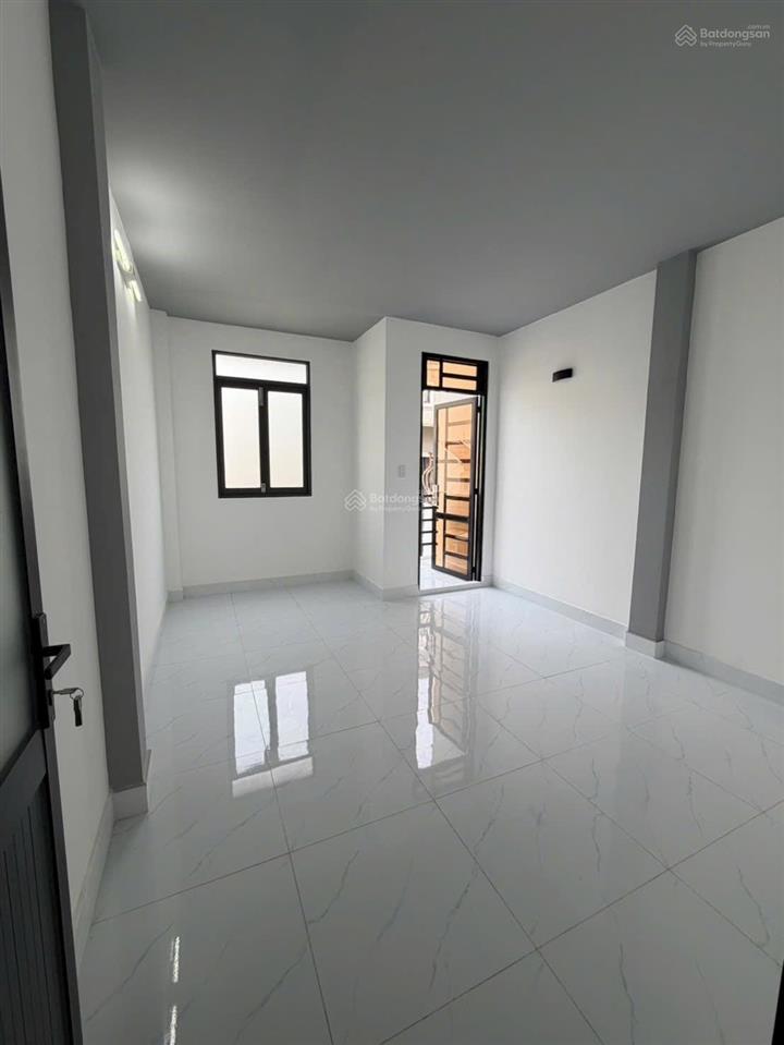 Bán nhà 3 tầng đường 3/2 q11  nhà mới  nhà đẹp ở liền 4pn,3wc  hẻm 4m chỉ nhỉnh 6 tỷ tl