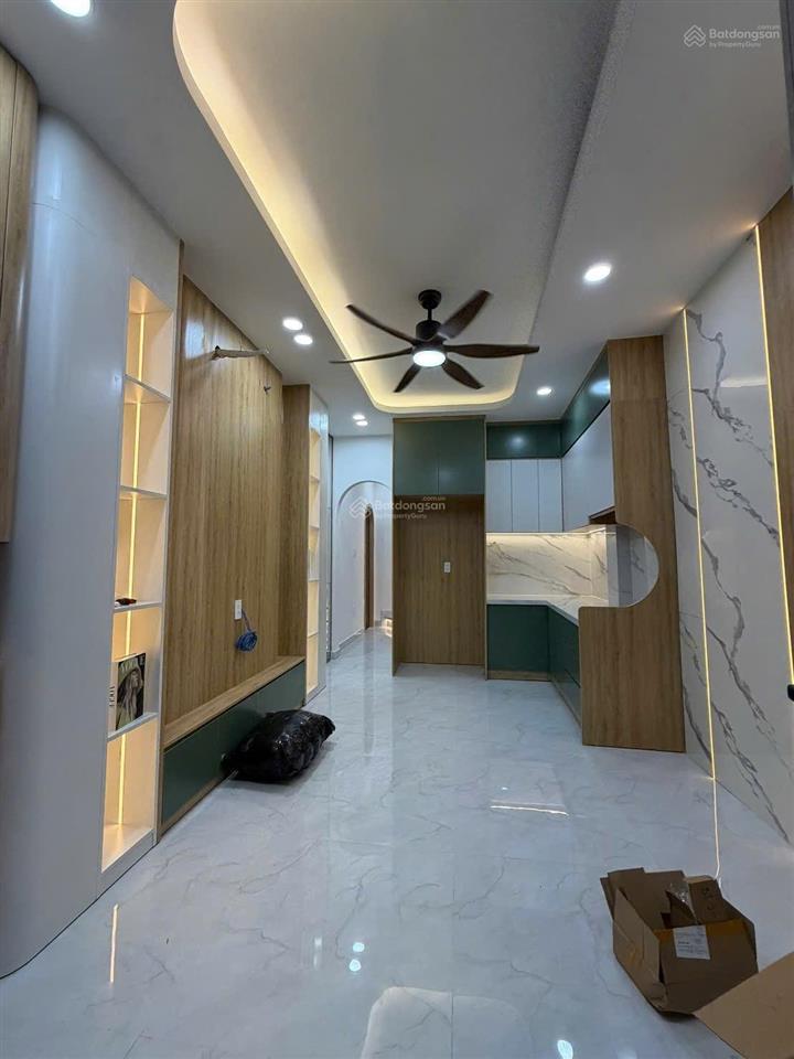 Bán nhà hxh nguyễn văn cừ quận 5  5 tầng 4pn 4wc chỉ hơn 6 tỷ chính chủ
