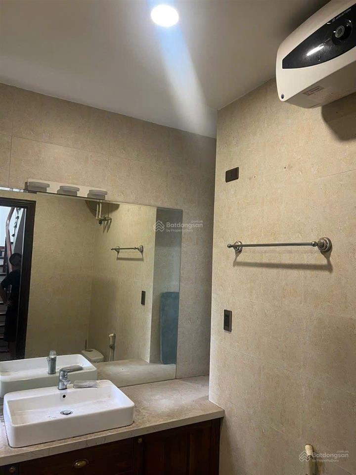 Cho thuê biệt thự việt hưng  long biên 175m x 4 tầng/30tr/th + vị trí gần công viên long biên g