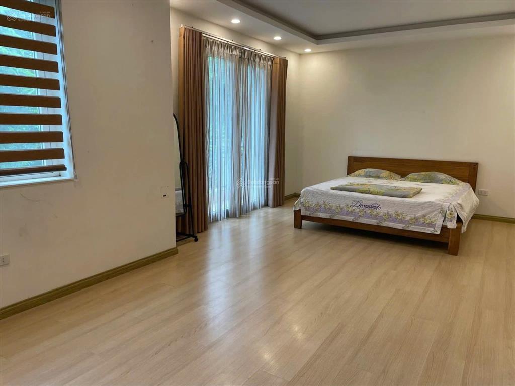 Cho thuê biệt thự vinhomes riverside long biên
vị trí  đường rộng 13m, đỗ ô tô trước cửa thoải